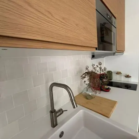 3 Pieces, Spacieux En Plein Centre *