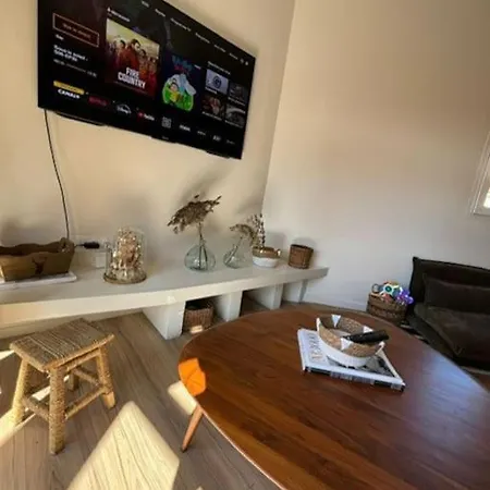 3 Pieces, Spacieux En Plein Centre