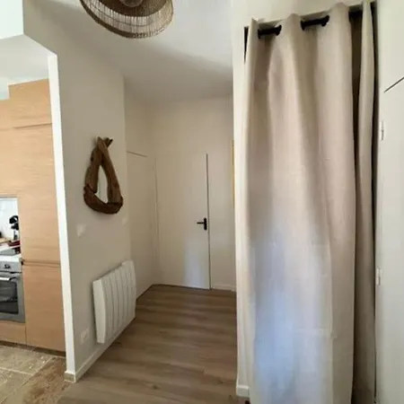 3 Pieces, Spacieux En Plein Centre 公寓 *