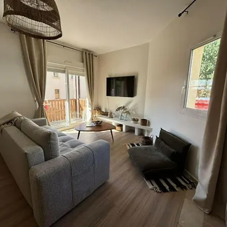 3 Pieces, Spacieux En Plein Centre לס דה-אלפס