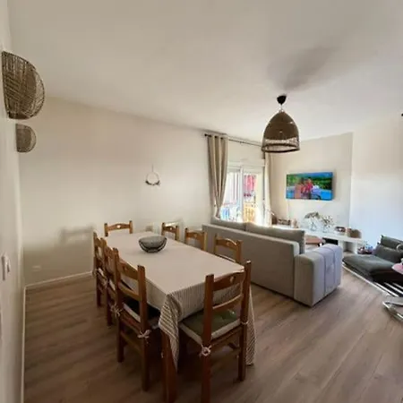 3 Pieces, Spacieux En Plein Centre Apartment