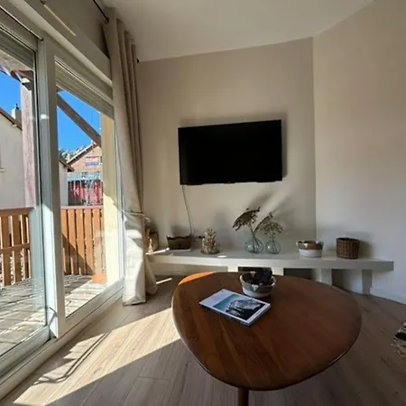 3 Pieces, Spacieux En Plein Centre 公寓 *