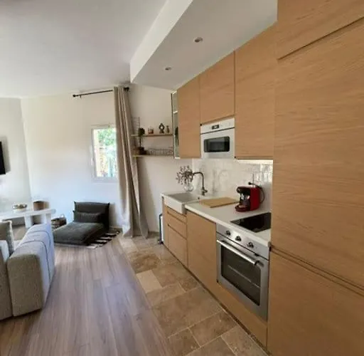 3 Pieces, Spacieux En Plein Centre