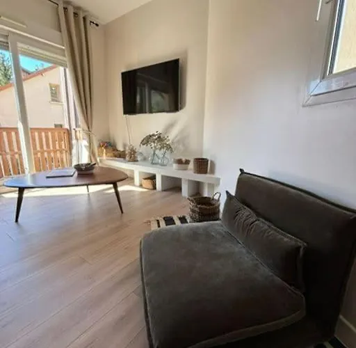 דירה 3 Pieces, Spacieux En Plein Centre *