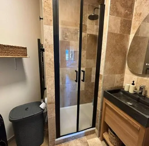 דירה 3 Pieces, Spacieux En Plein Centre