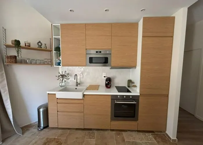 3 Pieces, Spacieux En Plein Centre *