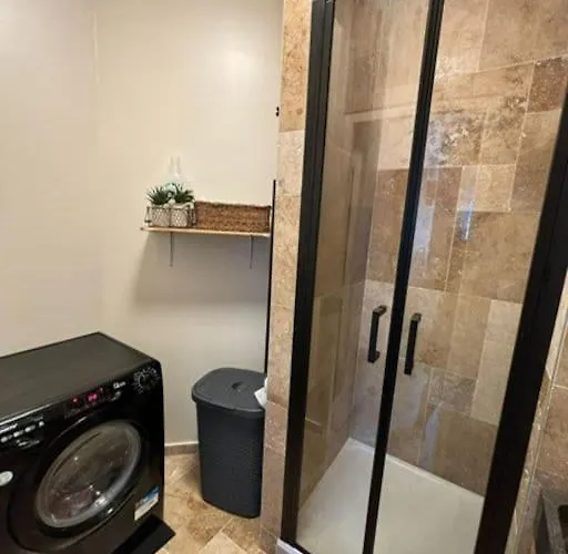 3 Pieces, Spacieux En Plein Centre * לס דה-אלפס